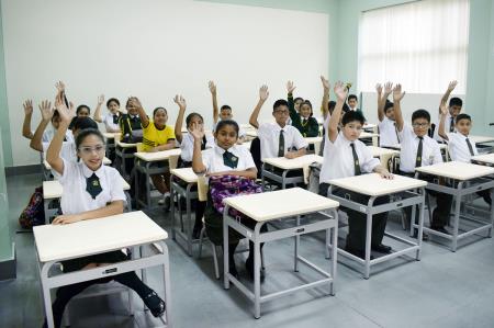 Pronied entrega mobiliario a colegios en SJL y Lima