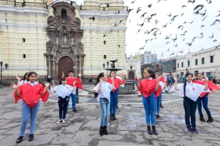 Fiestas Patrias: niños interpretan canción en lengua de señas