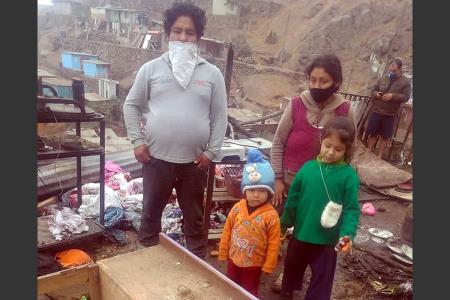 Incendio consume humilde vivienda de madera y familia queda en la calle