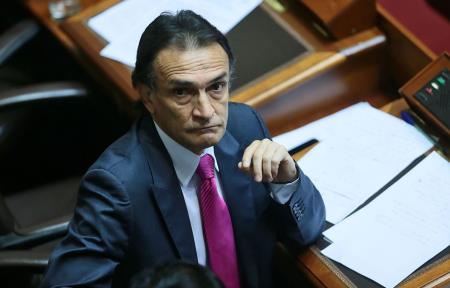 Fiscal de la Nación presentó dos denuncias constitucionales contra Héctor Becerril