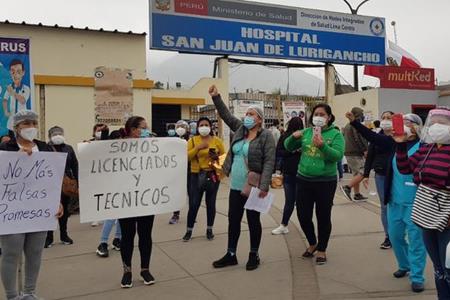 Enfermeras del hospital de SJL realizan plantón para denunciar falta de pagos