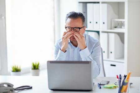 ¿Realizas teletrabajo? recomiendan descansar cada 45 minutos para cuidar salud ocular