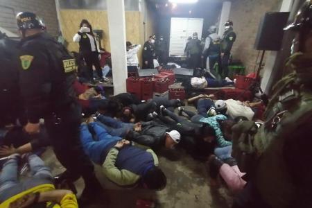 Jicamarca: Policía intervino una fiesta donde habían más de 10 cajas de cerveza