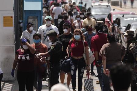 La economía de Perú cae en un 30,2%, el peor registro de la historia