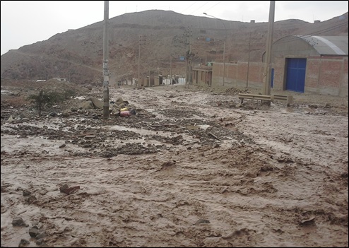 Torrenteras de lodo bajando por quebrada Media Luna