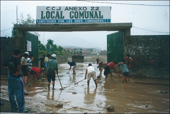 Inundación del local comunal del Anexo 22 de Jicamarca