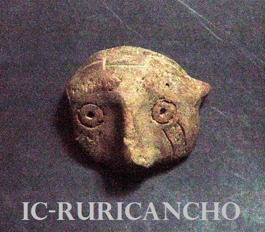 Fragmento de figurina que representa un rostro humano.