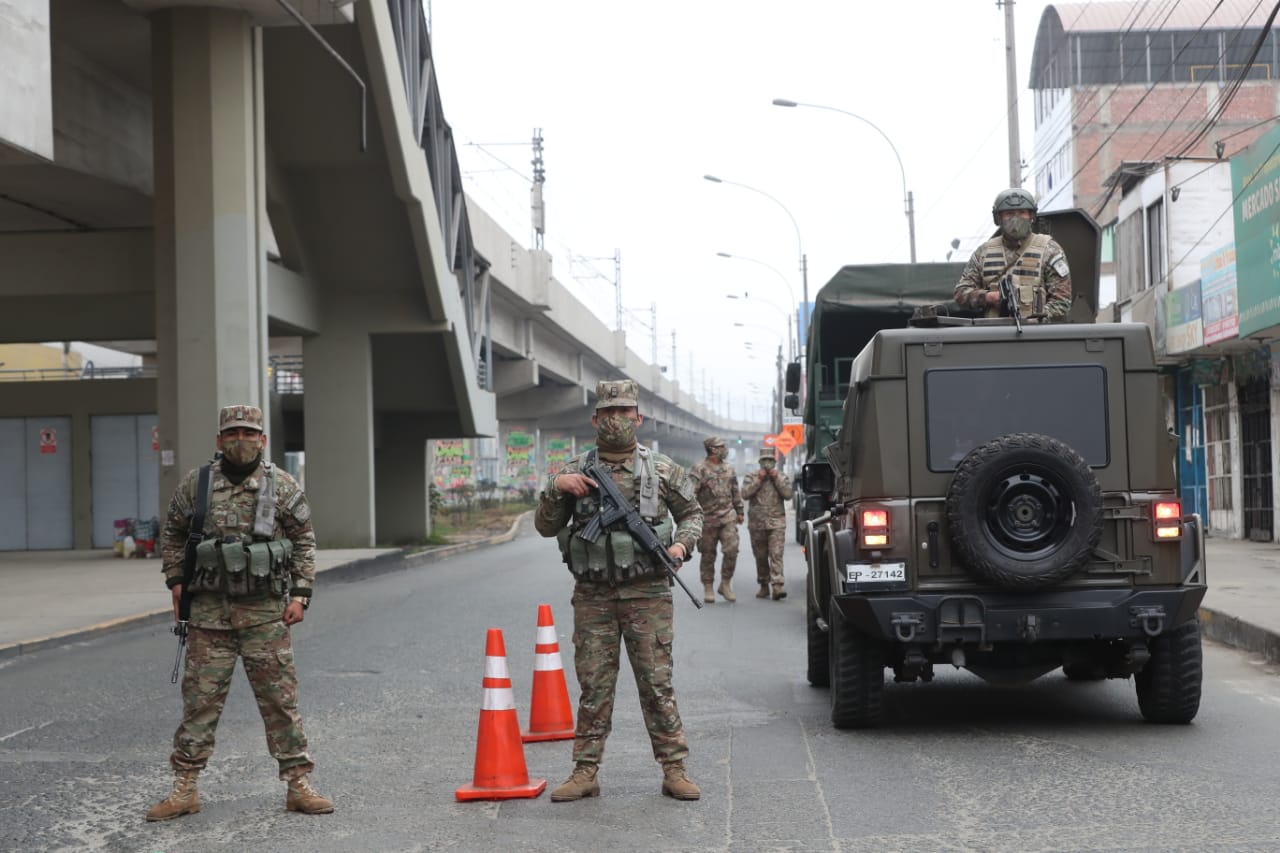 Militares y policías estuvieron en diferentes puntos de SJL. (Foto: MindefPeru)