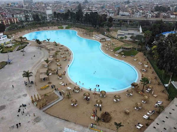 Solo arena alrededor de la piscina recreativa (Foto César Campos, 2023)