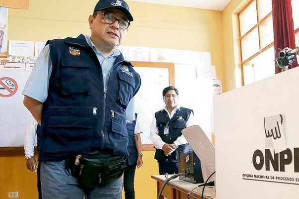Piden que el jefe de la ONPE renuncie para no perturbar las elecciones