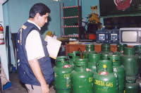 Clausuran local sin licencia dedicado a la venta de gas