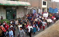 6 mil trabajadores informales marcharon a la municipalidad de  San Juan de Lurigancho