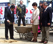 Presidente Toledo coloca la primera piedra del  futuro Hospital de SJL