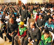 Oficiales de la Policía Nacional apadrinan niños Trabajadores
