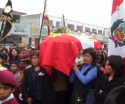 Restos de Profesora asesinada en Ayacucho fueron llevados a la I.E. Alfred Nobel