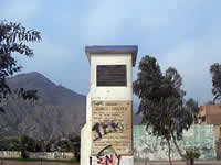 Roban monumento de Jorge Chavez en Parque de Villa Flores