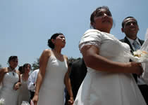 Celebran Matrimonio Masivo por el Día de la Mujer