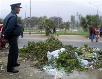 Recicladores de botellas encuentran feto de siete meses