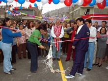 Municipio de SJL entrega nuevas pistas a dos asentamientos humanos