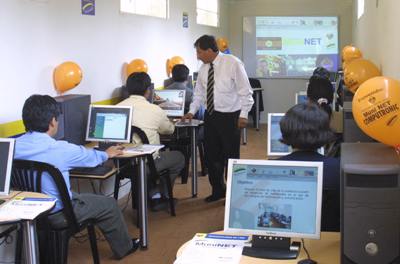 Aulas móviles de Informática para Ate, Villa Maria del Triunfo y San Juan de Lurigancho