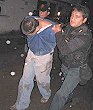 Salvan a joven de linchamiento