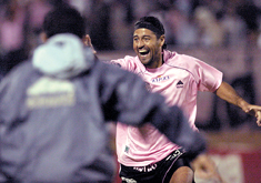 Fiesta en el estadio Miguel Grau por triunfo de Boys