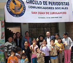 Cientos de niños de “Mártires del periodismo” desayunaron con periodistas