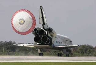Transbordador espacial EEUU Discovery regresa a la Tierra