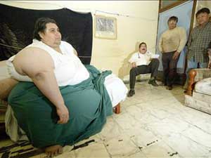 Lo dejan salir de la cárcel por gordo