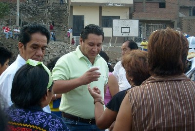 Alcalde Burgos desayuna con los más pobres
