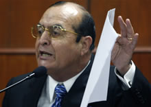 Ex asesor Montesinos exculpa a Fujimori de dos matanzas en Perú