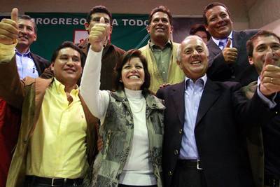 ¿Y donde quedó la decencia señora Lourdes Flores?