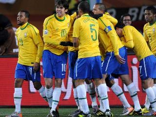 Maicon y Elano salvan el debut de Brasil ante una Corea del Norte que hizo sufrir