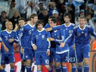 Argentina avanza a octavos tras vencer a Grecia en el cierre del Grupo B