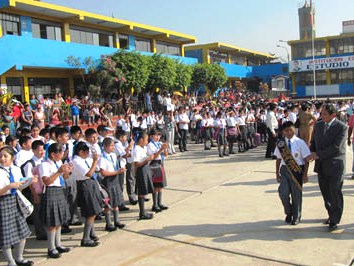 Colegios inician labores escolares