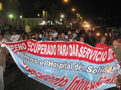 Vecinos de SJL realizan Vigilia exigiendo la apertura del Hospital de la Solidaridad