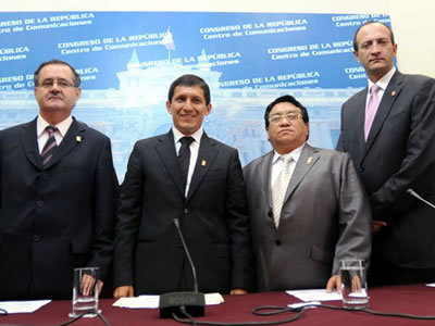 Congresista Victor Isla es en nuevo Presidente del Congreso