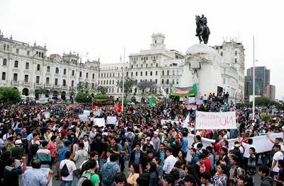 Miles de jóvenes protestaron contra el Régimen Laboral Juvenil