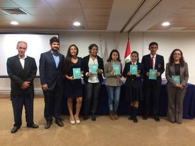 Obras de dos jóvenes de San Juan de Lurigancho compendian el libro 