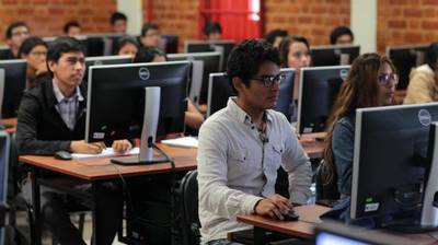 Ofrecen más de 2 mil becas para estudios en Perú y extranjero