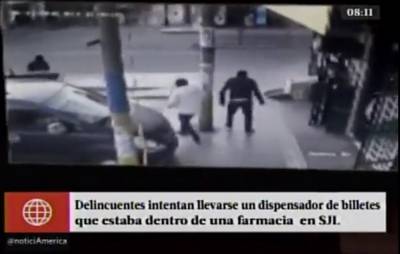 SJL: delincuentes armados trataron de llevarse cajero de botica