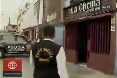 SJL: sujetos matan de un cuchillazo en el cuello a dueña de bar