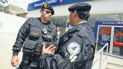 La Policía Nacional volverá a resguardar bancos en Lima