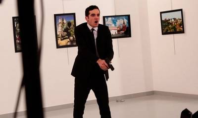 El impactante relato del fotógrafo que captó la muerte del embajador ruso