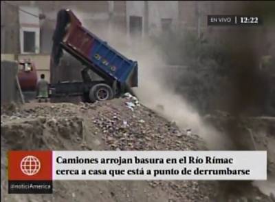 SJL: camiones tiran basura al río Rímac y alcalde lo justifica