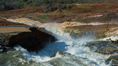 EE.UU.: 200.000 evacuados ante daños en la represa de Oroville