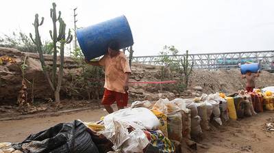 Río Huaycoloro: vecinos limpian zonas afectadas por desborde