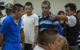 Condenan a pastor y feligreses que quemaron a mujer en hoguera