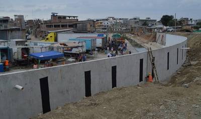 Ecuador construye muro de cuatro metros de alto en frontera con Perú 