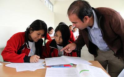 Más de 160 mil profesores contratados recibirán incremento de remuneraciones a partir de agosto de 2017